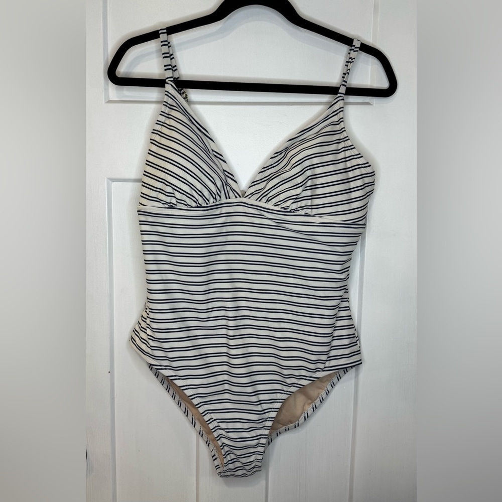 Kona sol size large one piece bathing suit